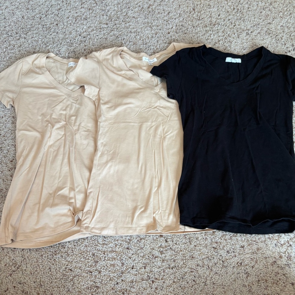 Set of Three Active Basic V-Neck T-Shirts Size Medium